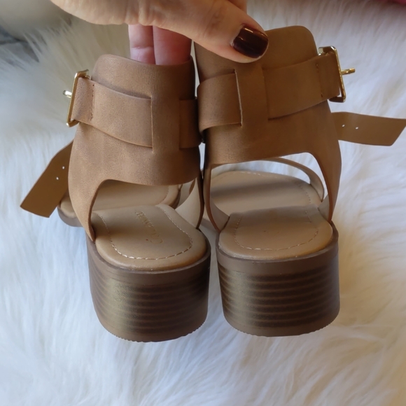 🛑 SOLD 🛑Tan Block Heel Sandal - Picture 7 of 8